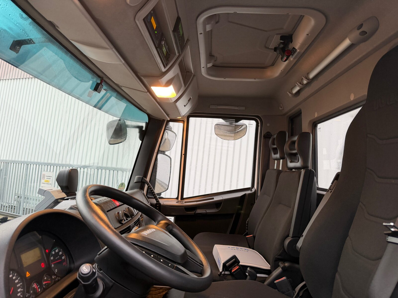 Iveco ML180E32 4x2 ML180E32 4x2 - Wywrotka: zdjęcie 2 Iveco ML180E32 4x2 ML180E32 4x2 - Wywrotka: zdjęcie 2