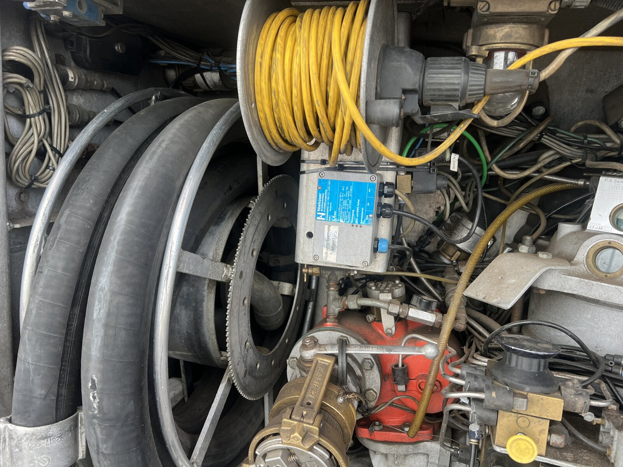 MAN TGA 26.400 6x2-4 BL TGA 26.400 6x2-4 BL, A1, Lenk-/Liftachse, ADR, Kässbohrer Tank ca. 20.820l, 3 Kammern - Samochód ciężarowy cysterna: zdjęcie 2 MAN TGA 26.400 6x2-4 BL TGA 26.400 6x2-4 BL, A1, Lenk-/Liftachse, ADR, Kässbohrer Tank ca. 20.820l, 3 Kammern - Samochód ciężarowy cysterna: zdjęcie 2