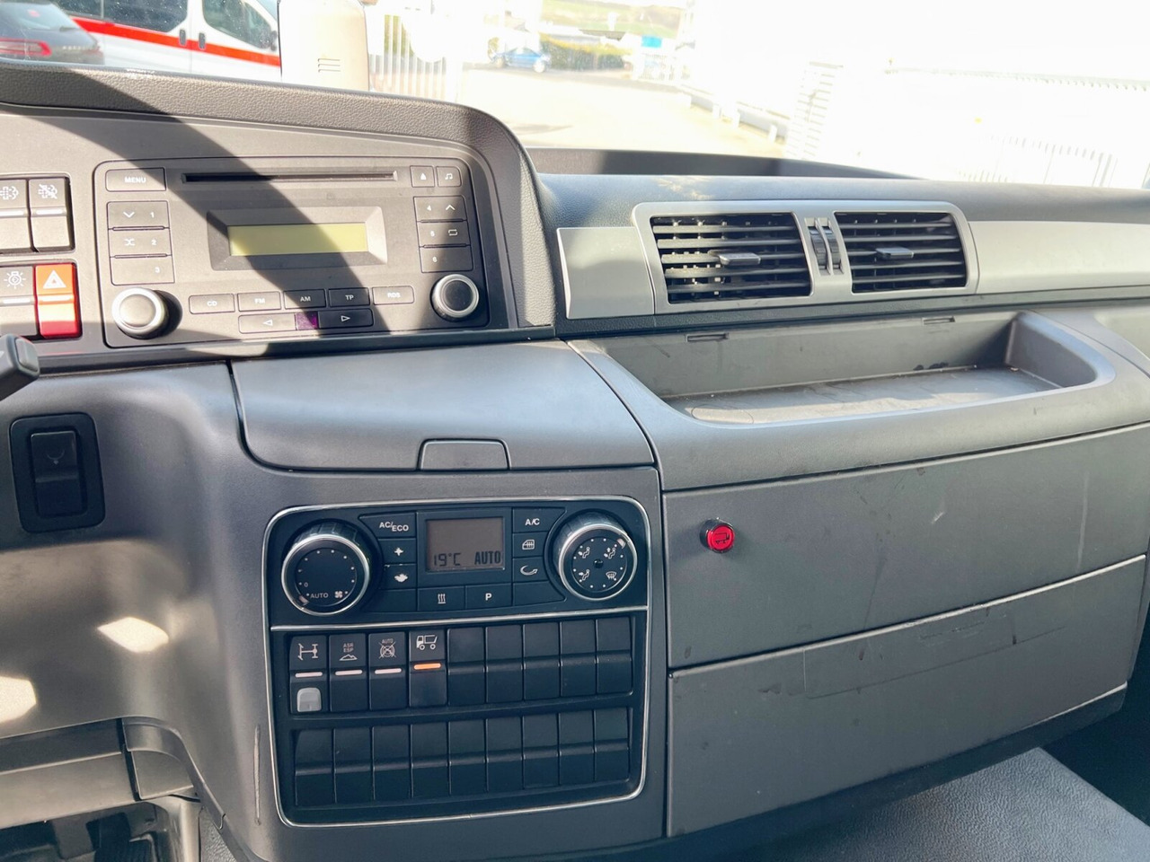 MAN TGL 12.220 4X2 BL TGL 12.220 4X2 BL mit Dhollandia LBW - Samochód ciężarowy furgon: zdjęcie 5 MAN TGL 12.220 4X2 BL TGL 12.220 4X2 BL mit Dhollandia LBW - Samochód ciężarowy furgon: zdjęcie 5