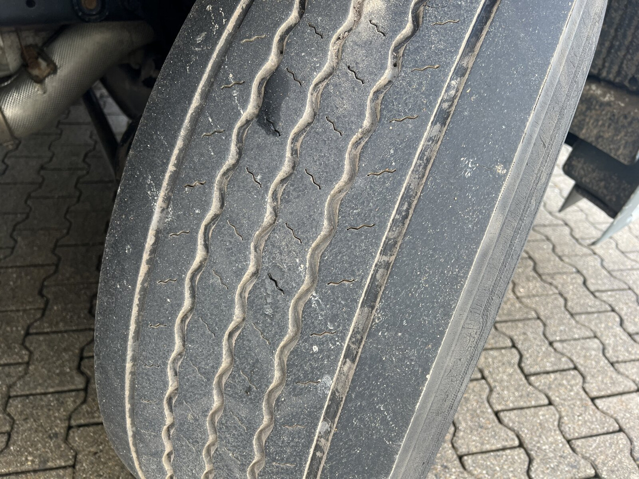 MAN TGS 26.400 6x2-4 LL TGS 26.400 6x2-4 LL, Navi, Lenk-/Liftachse, Heckkran Palfinger PK20001-K B, Funk - Samochod ciężarowy z HDS, Samochód ciężarowy skrzyniowy/ Platforma: zdjęcie 4 MAN TGS 26.400 6x2-4 LL TGS 26.400 6x2-4 LL, Navi, Lenk-/Liftachse, Heckkran Palfinger PK20001-K B, Funk - Samochod ciężarowy z HDS, Samochód ciężarowy skrzyniowy/ Platforma: zdjęcie 4