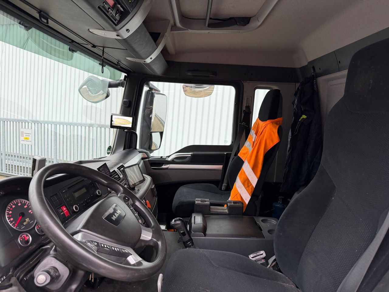 MAN TGS 26.440 6x2-4 BL TGS 26.440 6x2-4 BL, Lenk-/Liftachse, ADR, Esterer Tank ca. 20.340l, 3 Kammern - Samochód ciężarowy cysterna: zdjęcie 4 MAN TGS 26.440 6x2-4 BL TGS 26.440 6x2-4 BL, Lenk-/Liftachse, ADR, Esterer Tank ca. 20.340l, 3 Kammern - Samochód ciężarowy cysterna: zdjęcie 4