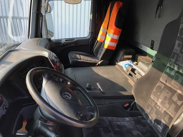 Mercedes-Benz Actros 1841 L 4x2 Actros 1841 L 4x2, Esterer Tankaufbau ca. 13.500l, 2 Kammern - Samochód ciężarowy cysterna: zdjęcie 5 Mercedes-Benz Actros 1841 L 4x2 Actros 1841 L 4x2, Esterer Tankaufbau ca. 13.500l, 2 Kammern - Samochód ciężarowy cysterna: zdjęcie 5