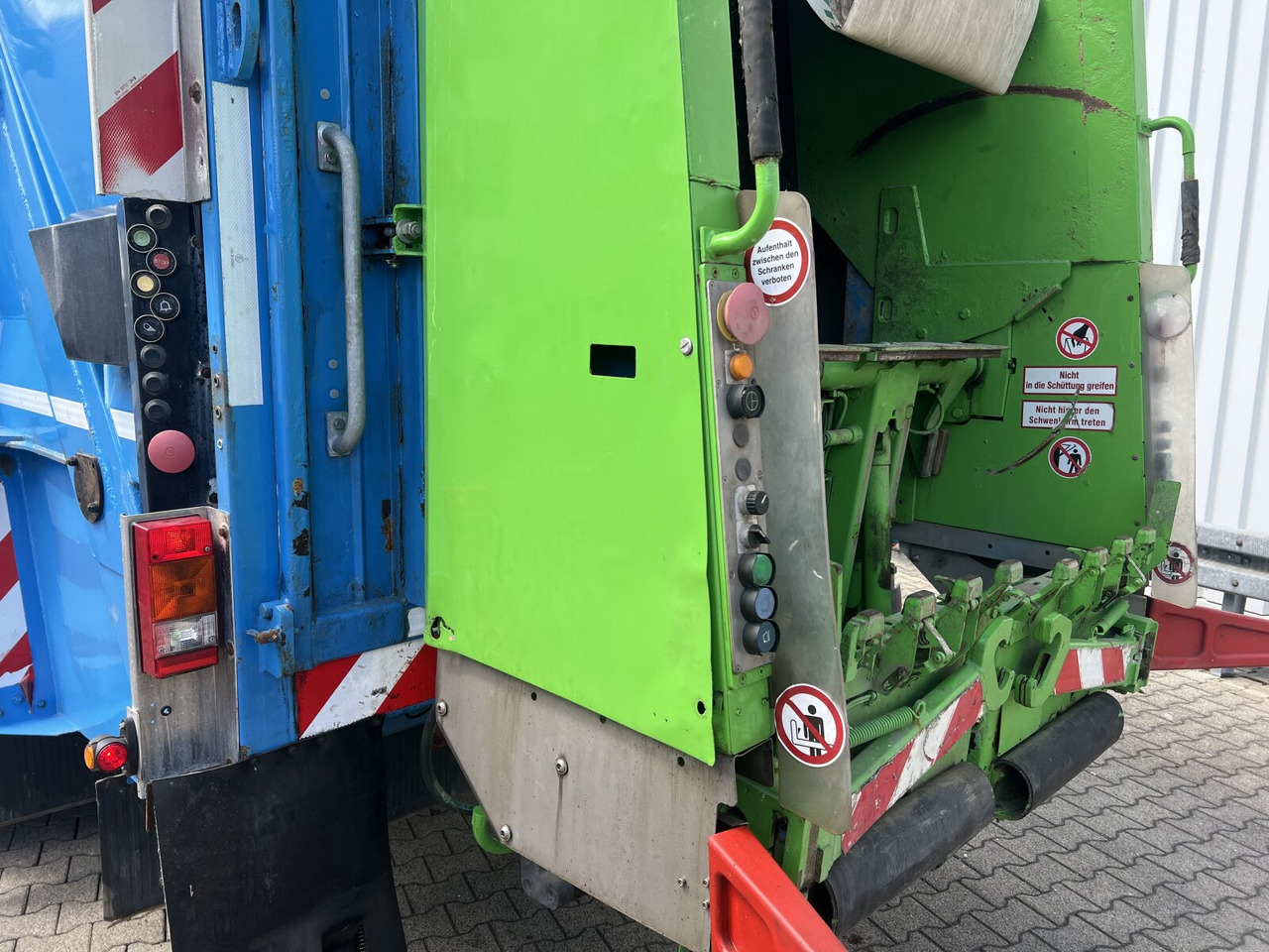 Mercedes-Benz Actros 2032 LA 4x4 Actros 2032 LA 4x4, Faun Variopress 310 ca. 10m³, Zöller Schüttung - Śmieciarka: zdjęcie 2 Mercedes-Benz Actros 2032 LA 4x4 Actros 2032 LA 4x4, Faun Variopress 310 ca. 10m³, Zöller Schüttung - Śmieciarka: zdjęcie 2