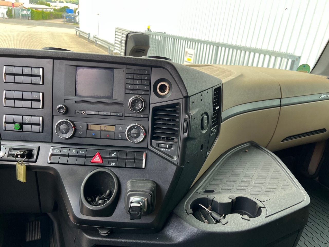 Mercedes-Benz Actros 2542/48 L/nR 6x2 Actros 2542/48 L/nR 6x2, Retarder, Standklima, StreamSpace, SoloStar - Ciężarówka kontenerowiec/ System wymienny: zdjęcie 4 Mercedes-Benz Actros 2542/48 L/nR 6x2 Actros 2542/48 L/nR 6x2, Retarder, Standklima, StreamSpace, SoloStar - Ciężarówka kontenerowiec/ System wymienny: zdjęcie 4