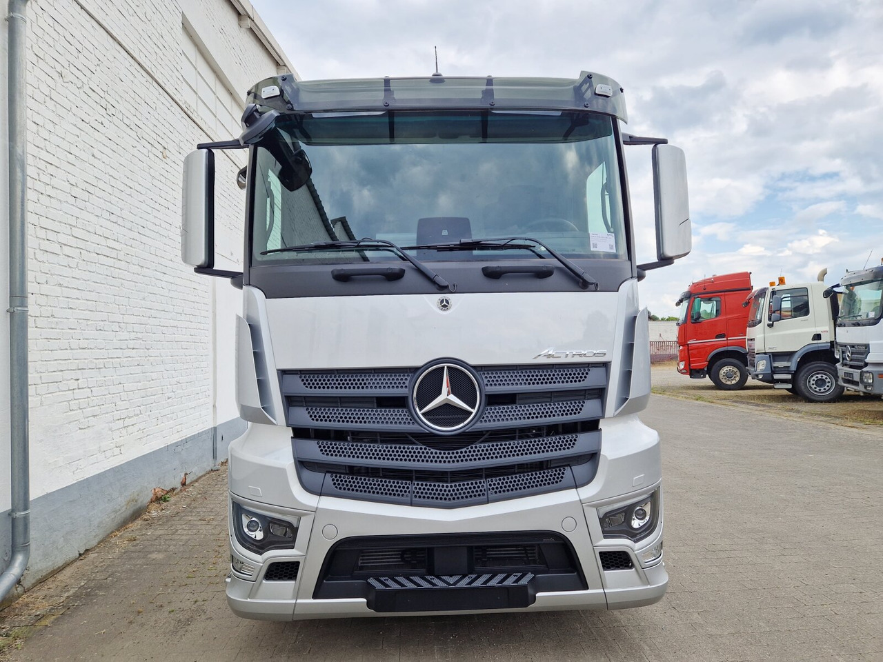 Mercedes-Benz Actros 2553 LL 6x2 Actros 2553 LL 6x2/46, Retarder, Liftachse, MultimediaCockpit, LED, Navi - Ciężarówka hakowiec: zdjęcie 3 Mercedes-Benz Actros 2553 LL 6x2 Actros 2553 LL 6x2/46, Retarder, Liftachse, MultimediaCockpit, LED, Navi - Ciężarówka hakowiec: zdjęcie 3