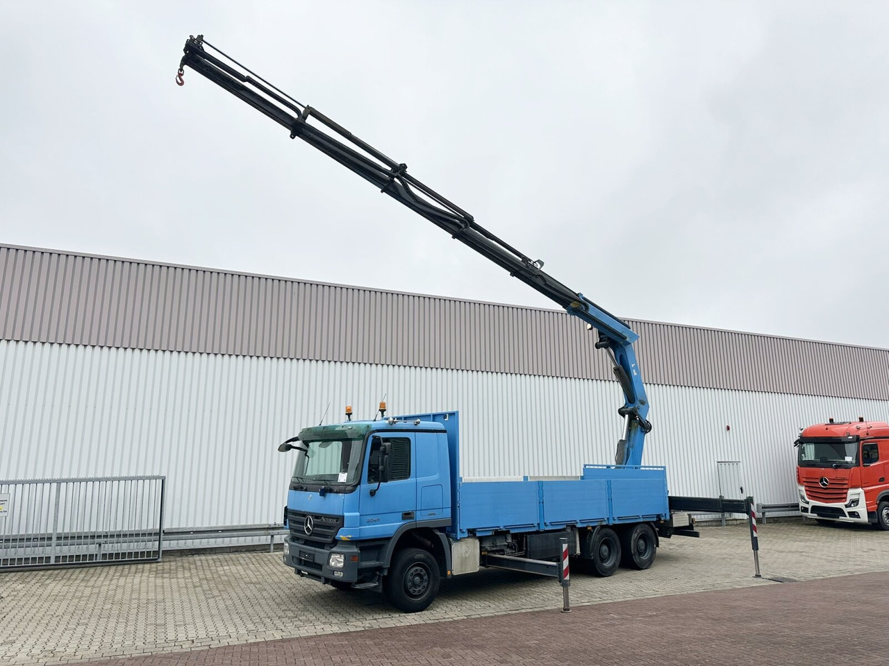 Mercedes-Benz Actros 2741 L 6x4 Actros 2741 L 6x4, Twist-Lock ausz. auf 3m, Heckkran Palfinger PK 42502-D, Funk - Samochód ciężarowy skrzyniowy/ Platforma, Samochod ciężarowy z HDS: zdjęcie 1 Mercedes-Benz Actros 2741 L 6x4 Actros 2741 L 6x4, Twist-Lock ausz. auf 3m, Heckkran Palfinger PK 42502-D, Funk - Samochód ciężarowy skrzyniowy/ Platforma, Samochod ciężarowy z HDS: zdjęcie 1