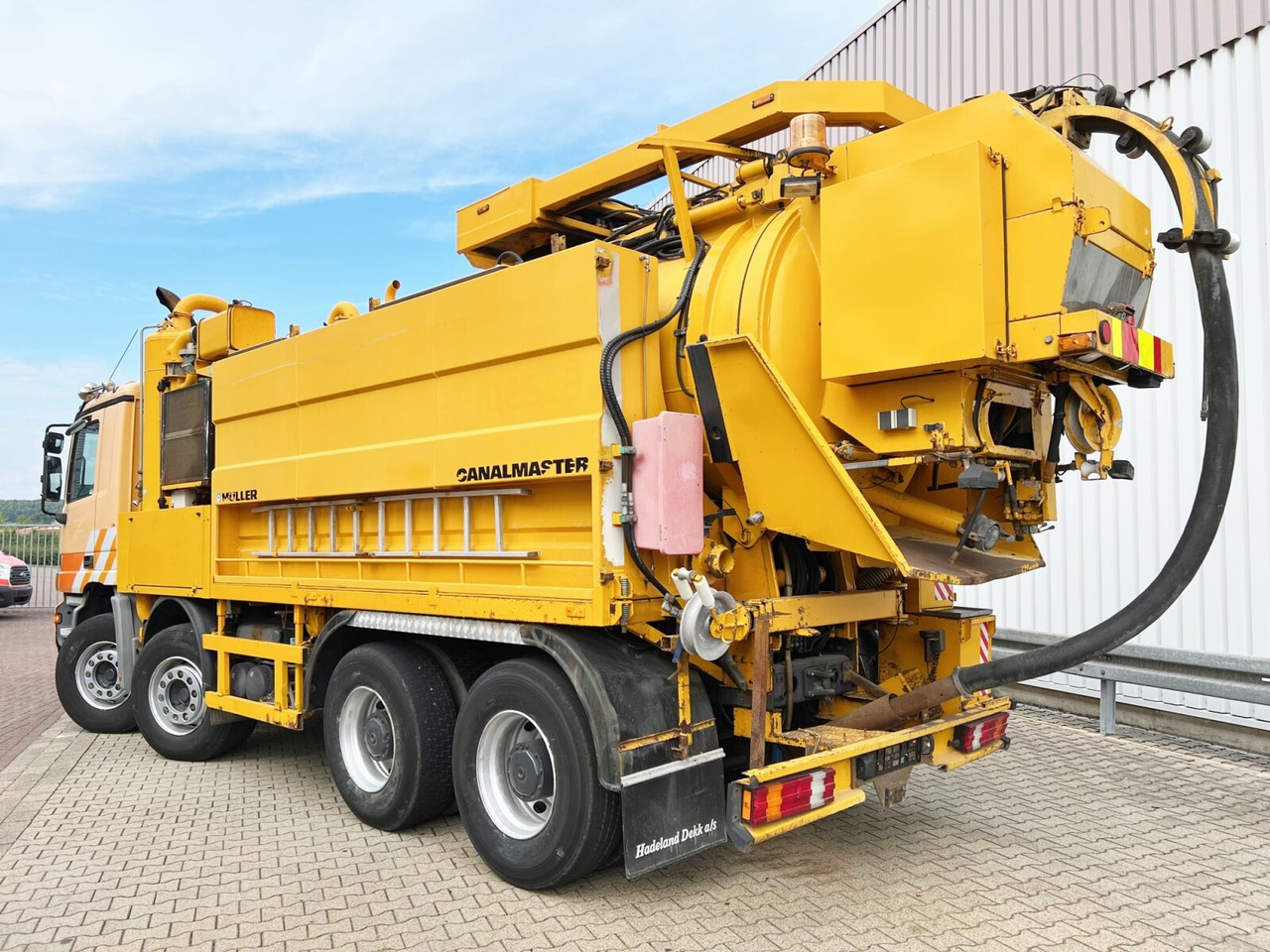 Mercedes-Benz Actros 3243 K 8x4/4 Actros 3243 K 8x4/4, Müller Saug- und Spülwagen ca. 17m³, Rechtslenker - Samochód asenizacyjny: zdjęcie 2 Mercedes-Benz Actros 3243 K 8x4/4 Actros 3243 K 8x4/4, Müller Saug- und Spülwagen ca. 17m³, Rechtslenker - Samochód asenizacyjny: zdjęcie 2