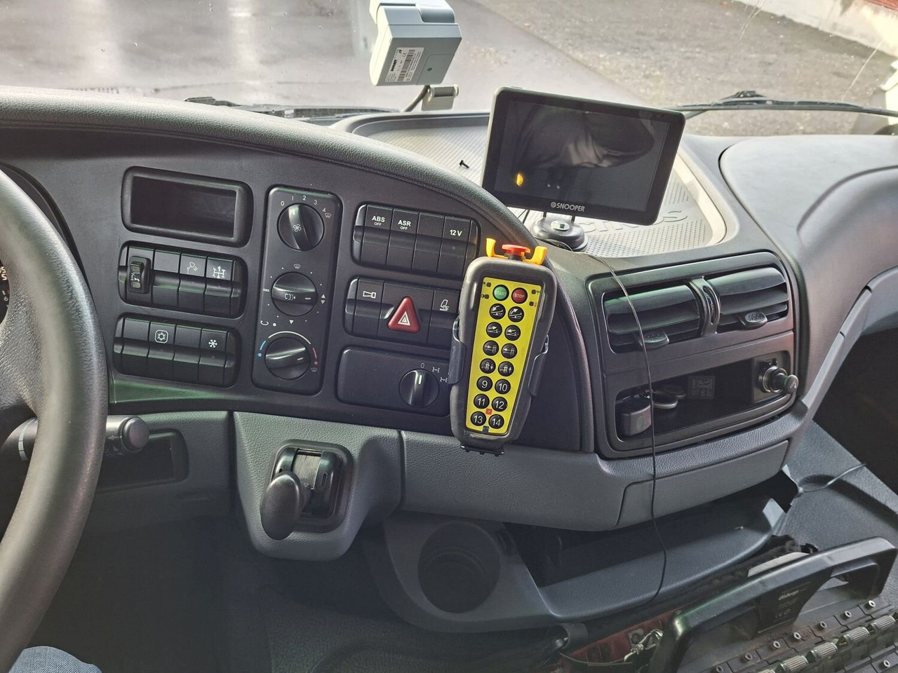 Mercedes-Benz Actros 4146 K 8x4/4 Actros 4146 K 8x4/4, Retarder, Kran Hiab XS 477 E-7 HiPro, Bj. 2010, Flyjib, Seilwinde, Funk - Ciężarówka hakowiec, Samochod ciężarowy z HDS: zdjęcie 5 Mercedes-Benz Actros 4146 K 8x4/4 Actros 4146 K 8x4/4, Retarder, Kran Hiab XS 477 E-7 HiPro, Bj. 2010, Flyjib, Seilwinde, Funk - Ciężarówka hakowiec, Samochod ciężarowy z HDS: zdjęcie 5