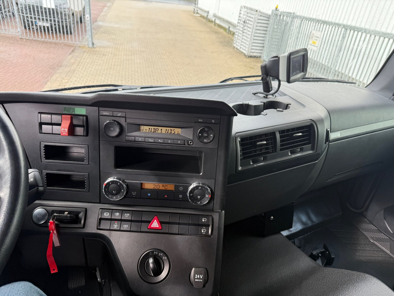 Mercedes-Benz Arocs 1827 A 4x4 Arocs 1827 A 4x4, Ex-! - Samochód ciężarowy skrzyniowy/ Platforma: zdjęcie 3 Mercedes-Benz Arocs 1827 A 4x4 Arocs 1827 A 4x4, Ex-! - Samochód ciężarowy skrzyniowy/ Platforma: zdjęcie 3