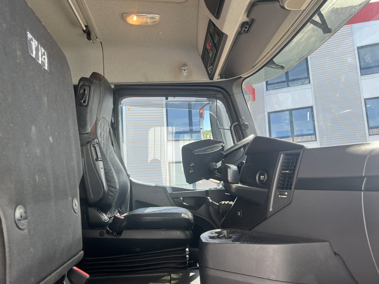 Mercedes-Benz Arocs 3251 LK 8x4/4 Arocs 3251 LK 8x4/4, Retarder, Stahlmulde ca. 15m³, hydr. Heckklappe - Wozidło: zdjęcie 4 Mercedes-Benz Arocs 3251 LK 8x4/4 Arocs 3251 LK 8x4/4, Retarder, Stahlmulde ca. 15m³, hydr. Heckklappe - Wozidło: zdjęcie 4