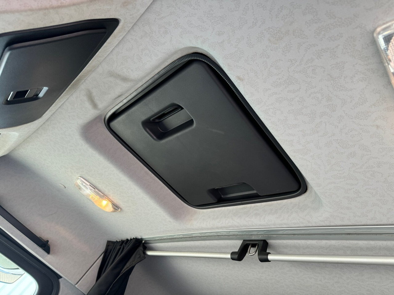 Mercedes-Benz Arocs 3351 AK 6x6 Arocs 3351 AK 6x6, Retarder, Navi, Grounder - Ciężarówka hakowiec: zdjęcie 5 Mercedes-Benz Arocs 3351 AK 6x6 Arocs 3351 AK 6x6, Retarder, Navi, Grounder - Ciężarówka hakowiec: zdjęcie 5