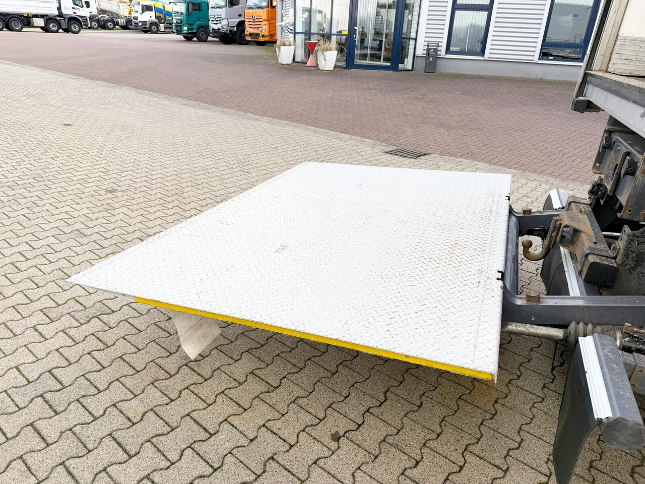 Mercedes-Benz Atego 1330 4x4 Atego 1330 4x4, Iso-Koffer mit Heizung, LBW - Samochód ciężarowy furgon: zdjęcie 2 Mercedes-Benz Atego 1330 4x4 Atego 1330 4x4, Iso-Koffer mit Heizung, LBW - Samochód ciężarowy furgon: zdjęcie 2