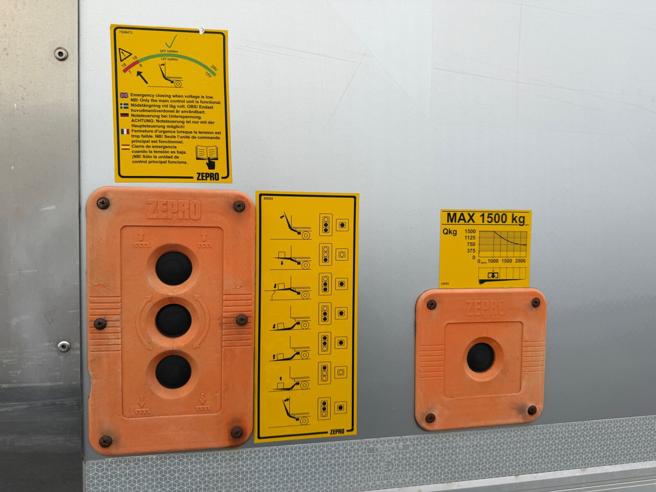 Mercedes-Benz Atego 1330 4x4 Atego 1330 4x4, Iso-Koffer mit Heizung, LBW - Samochód ciężarowy furgon: zdjęcie 5 Mercedes-Benz Atego 1330 4x4 Atego 1330 4x4, Iso-Koffer mit Heizung, LBW - Samochód ciężarowy furgon: zdjęcie 5