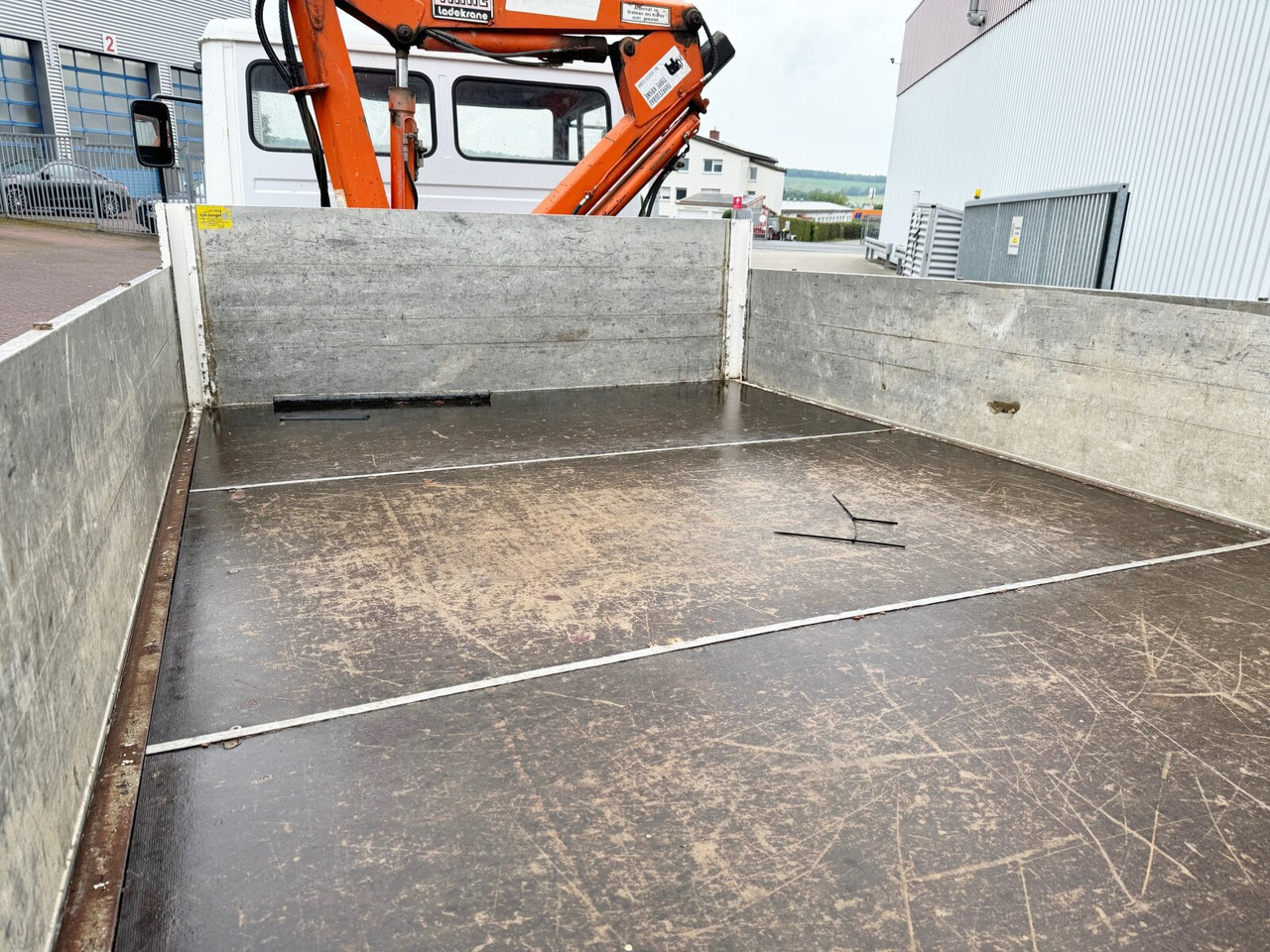 Mercedes-Benz LK 814 4x2 LK 814 4x2, 6-Zylinder, Kran Tirre Euro 35 - Samochod ciężarowy z HDS, Samochód ciężarowy skrzyniowy/ Platforma: zdjęcie 2 Mercedes-Benz LK 814 4x2 LK 814 4x2, 6-Zylinder, Kran Tirre Euro 35 - Samochod ciężarowy z HDS, Samochód ciężarowy skrzyniowy/ Platforma: zdjęcie 2