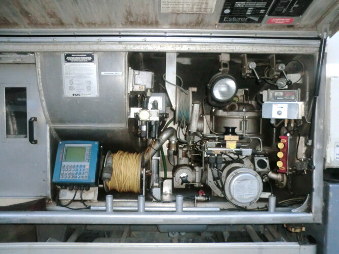 Mercedes-Benz SK 1824 L 4x2 SK 1824 L 4x2, Esterer Tankaufbau ca. 13.100l, 2 Kammern - Samochód ciężarowy cysterna: zdjęcie 2 Mercedes-Benz SK 1824 L 4x2 SK 1824 L 4x2, Esterer Tankaufbau ca. 13.100l, 2 Kammern - Samochód ciężarowy cysterna: zdjęcie 2