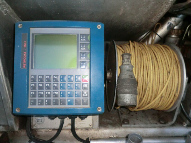 Mercedes-Benz SK 1824 L 4x2 SK 1824 L 4x2, Esterer Tankaufbau ca. 13.100l, 2 Kammern - Samochód ciężarowy cysterna: zdjęcie 4 Mercedes-Benz SK 1824 L 4x2 SK 1824 L 4x2, Esterer Tankaufbau ca. 13.100l, 2 Kammern - Samochód ciężarowy cysterna: zdjęcie 4