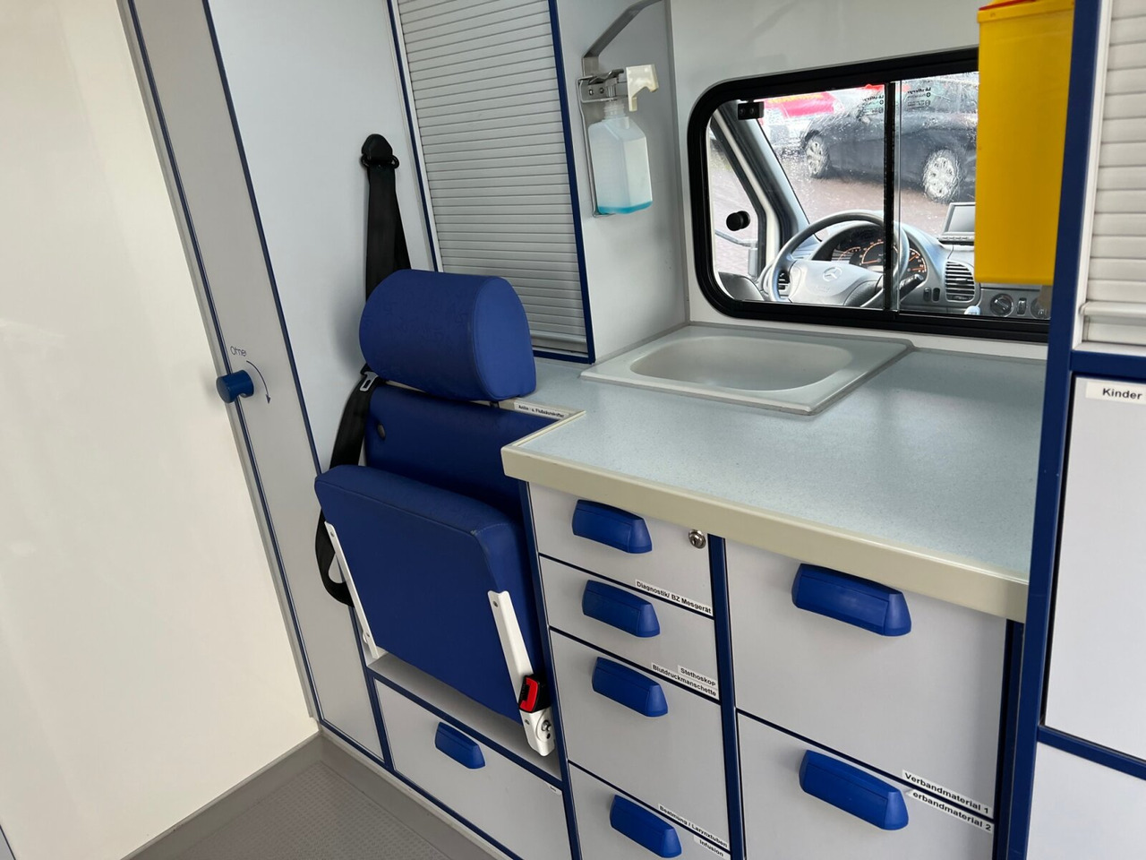 Mercedes-Benz Sprinter 313 CDI 4x2 Sprinter 313 CDI 4x2, Rettungswagen - Pogotowie: zdjęcie 4 Mercedes-Benz Sprinter 313 CDI 4x2 Sprinter 313 CDI 4x2, Rettungswagen - Pogotowie: zdjęcie 4
