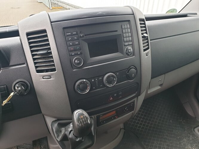 Mercedes-Benz Sprinter 313 KA 4x2 Sprinter 313 KA 4x2 - Furgon: zdjęcie 2 Mercedes-Benz Sprinter 313 KA 4x2 Sprinter 313 KA 4x2 - Furgon: zdjęcie 2