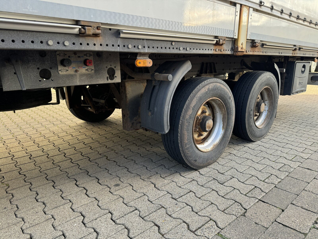 OS2-L105 L/B OS2-L105 L/B, durchladbar, Edscha, Ex-Fahrschule! - Przyczepa platforma/ Skrzyniowa: zdjęcie 3 OS2-L105 L/B OS2-L105 L/B, durchladbar, Edscha, Ex-Fahrschule! - Przyczepa platforma/ Skrzyniowa: zdjęcie 3