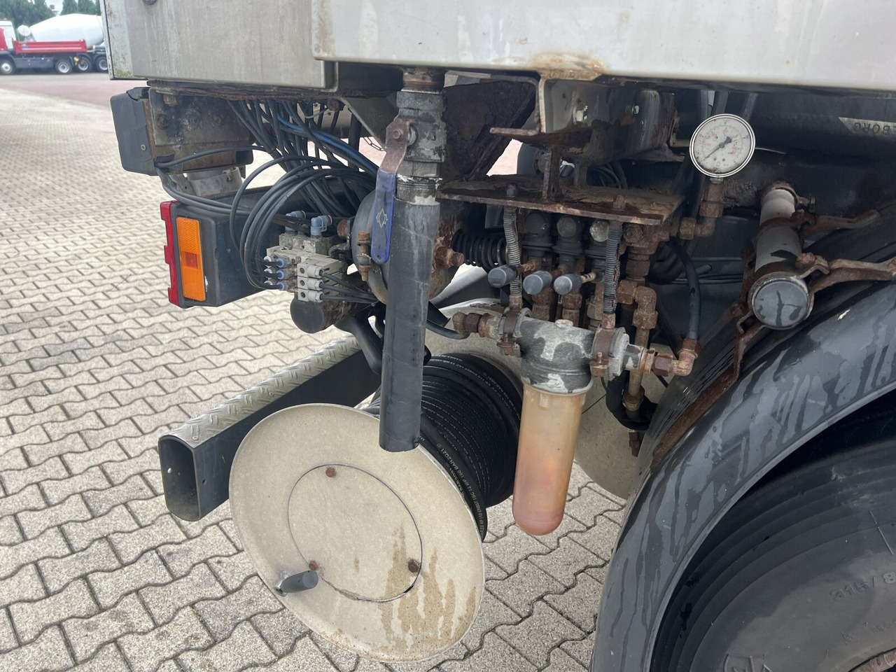 Mercedes-Benz Actros 2541 L 6x2 Actros 2541 L 6x2, Lenkachse, Küller Saug- und Spülwagen ca. 14m³ - Samochód ciężarowy: zdjęcie 4 Mercedes-Benz Actros 2541 L 6x2 Actros 2541 L 6x2, Lenkachse, Küller Saug- und Spülwagen ca. 14m³ - Samochód ciężarowy: zdjęcie 4