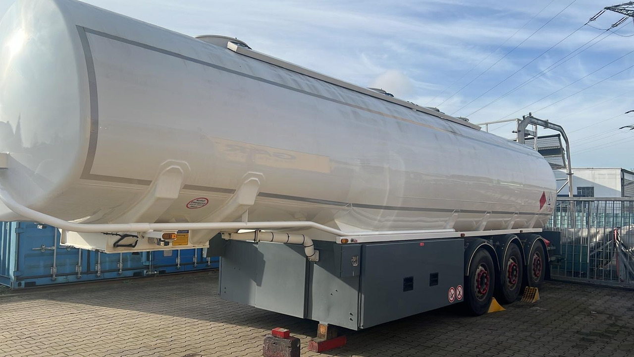 TAL 44.0/11-27 TAL 44.0/11-27, 43.950l, 4 Kammern, Untenbefüllung, Pumpe - Naczepa cysterna: zdjęcie 4 TAL 44.0/11-27 TAL 44.0/11-27, 43.950l, 4 Kammern, Untenbefüllung, Pumpe - Naczepa cysterna: zdjęcie 4