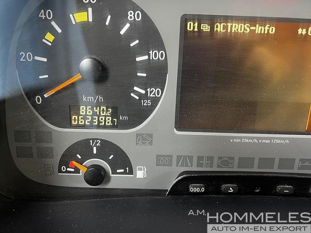 Bucher Municipal STKF 9500 4X4 - Zamiatarka uliczna: zdjęcie 2 Bucher Municipal STKF 9500 4X4 - Zamiatarka uliczna: zdjęcie 2