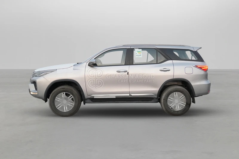 Toyota Fortuner 4x4 - SUV: zdjęcie 3 Toyota Fortuner 4x4 - SUV: zdjęcie 3