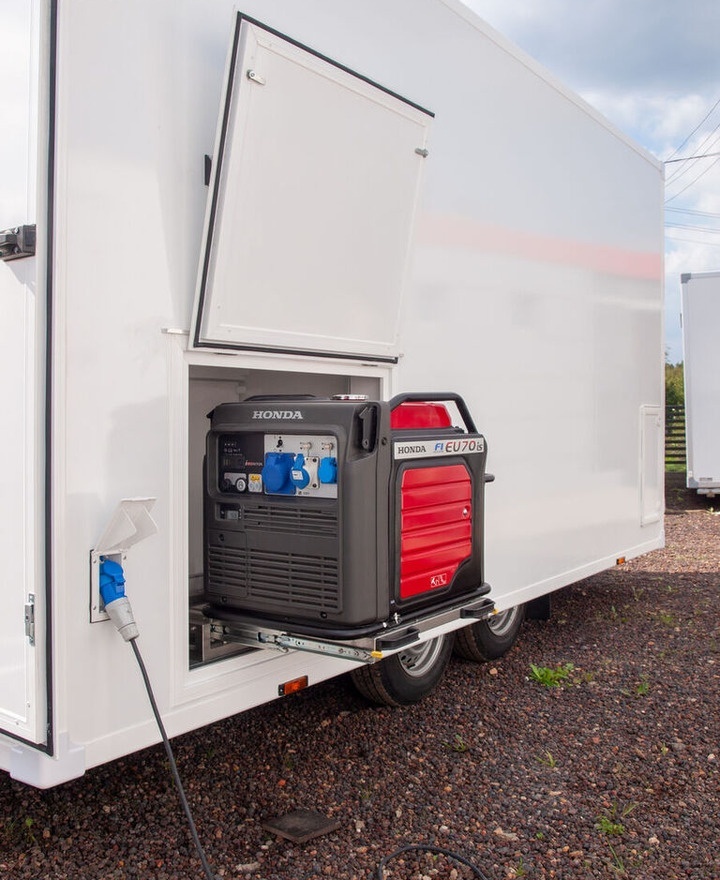 Bannert NA ZAMÓWIENIE Przyczepa gastronomiczna 4,5 M - Przyczepa gastronomiczna: zdjęcie 2 Bannert NA ZAMÓWIENIE Przyczepa gastronomiczna 4,5 M - Przyczepa gastronomiczna: zdjęcie 2