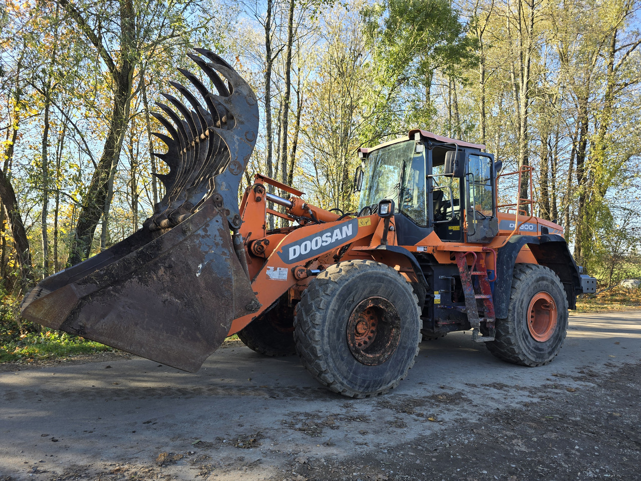 DOOSAN DL300-3 z WAGĄ - Ładowarka kołowa: zdjęcie 2 DOOSAN DL300-3 z WAGĄ - Ładowarka kołowa: zdjęcie 2
