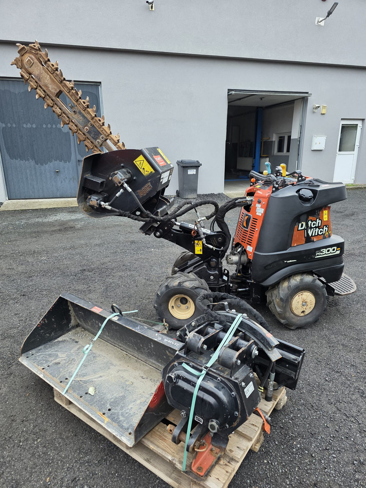 Ditch Witch R300 - Minikoparka: zdjęcie 2 Ditch Witch R300 - Minikoparka: zdjęcie 2