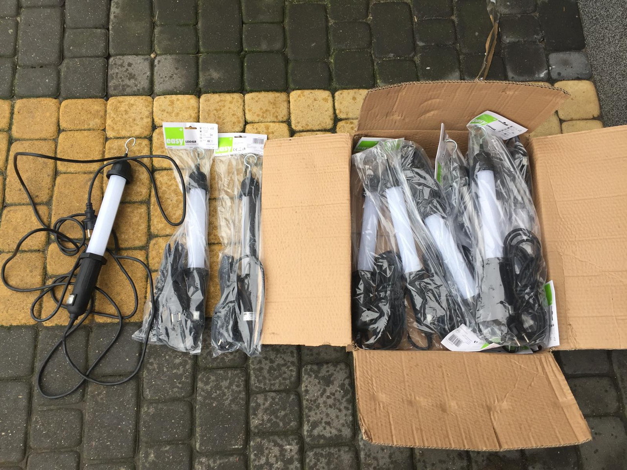 Lampa warsztatowa na 5 metrowym przewodzie zasilającym - Wyposażenie garażu/ Warsztatów: zdjęcie 1 Lampa warsztatowa na 5 metrowym przewodzie zasilającym - Wyposażenie garażu/ Warsztatów: zdjęcie 1