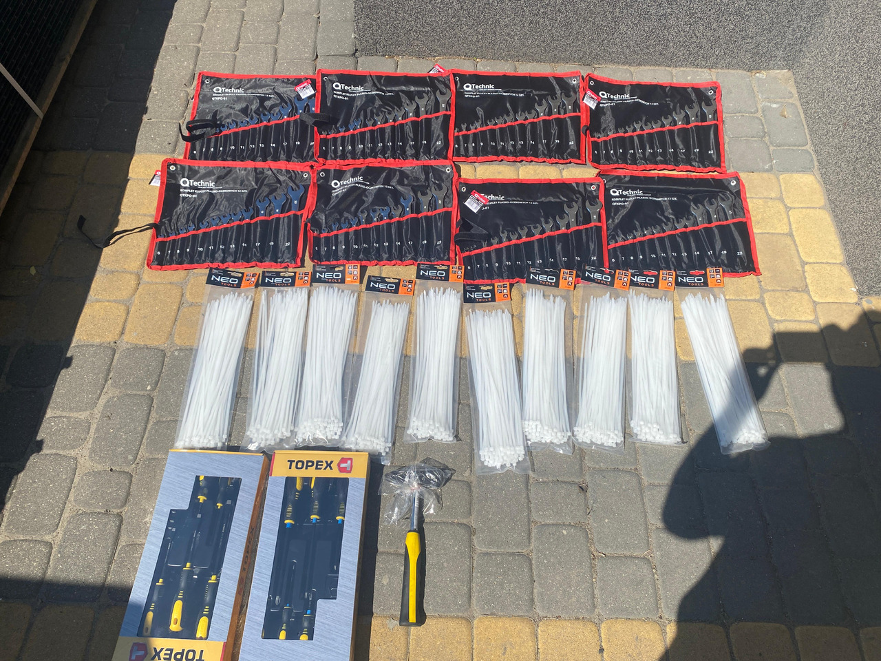 Neo Tools, Qtechnic narzedzia, klucze, opaski, młotek - Wyposażenie garażu/ Warsztatów: zdjęcie 1 Neo Tools, Qtechnic narzedzia, klucze, opaski, młotek - Wyposażenie garażu/ Warsztatów: zdjęcie 1