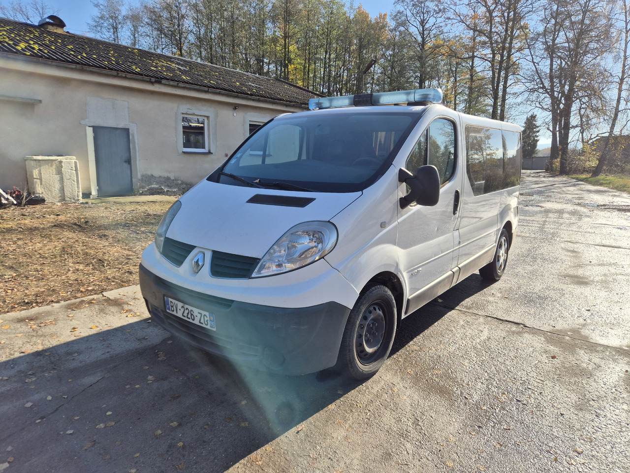 RENAULT Trafic 2.0 dCi 115 KM - Pogotowie: zdjęcie 4 RENAULT Trafic 2.0 dCi 115 KM - Pogotowie: zdjęcie 4