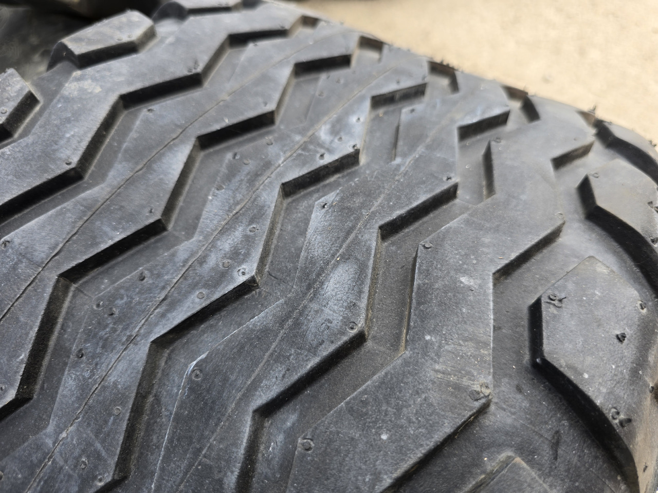 TRELLEBORG 340/55-16 - Opona do Maszyn budowlanych: zdjęcie 3 TRELLEBORG 340/55-16 - Opona do Maszyn budowlanych: zdjęcie 3