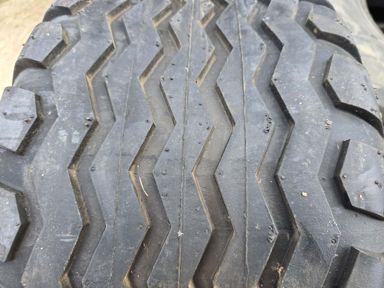 TRELLEBORG 340/55-16 - Opona do Maszyn budowlanych: zdjęcie 4 TRELLEBORG 340/55-16 - Opona do Maszyn budowlanych: zdjęcie 4