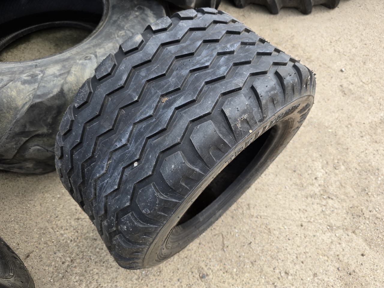 TRELLEBORG 340/55-16 - Opona do Maszyn budowlanych: zdjęcie 2 TRELLEBORG 340/55-16 - Opona do Maszyn budowlanych: zdjęcie 2