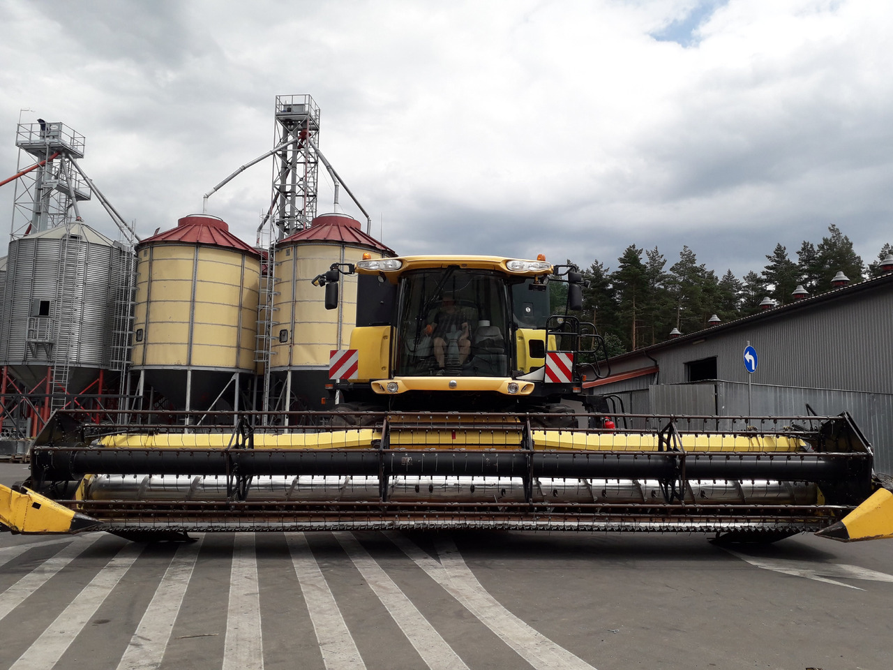 New-holland CR9080 - Kombajn zbożowy: zdjęcie 3 New-holland CR9080 - Kombajn zbożowy: zdjęcie 3