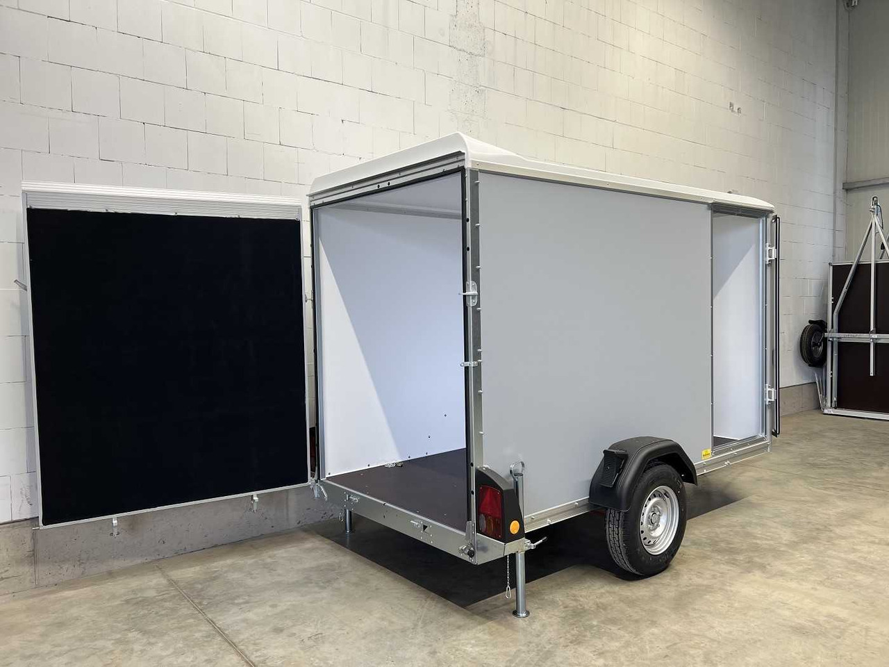 BOECKMANN KT 3015/15 M F Tür TKL Stützen Kofferanhänger - Przyczepa zamknięte nadwozie: zdjęcie 2 BOECKMANN KT 3015/15 M F Tür TKL Stützen Kofferanhänger - Przyczepa zamknięte nadwozie: zdjęcie 2