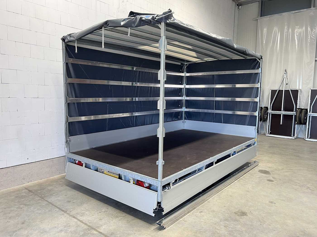 HULCO Medax-2 3000 Plane Hochlader - Przyczepa z plandeką: zdjęcie 4 HULCO Medax-2 3000 Plane Hochlader - Przyczepa z plandeką: zdjęcie 4