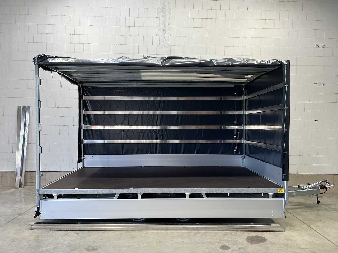 HULCO Medax-2 3000 Plane Hochlader - Przyczepa z plandeką: zdjęcie 3 HULCO Medax-2 3000 Plane Hochlader - Przyczepa z plandeką: zdjęcie 3