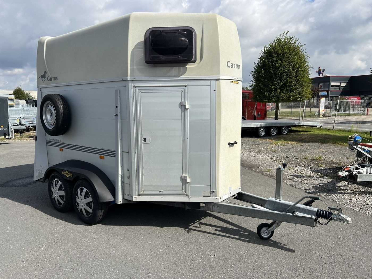 HUMBAUR HP 2000 Pferdeanhänger - Przyczepa samochodowa: zdjęcie 2 HUMBAUR HP 2000 Pferdeanhänger - Przyczepa samochodowa: zdjęcie 2