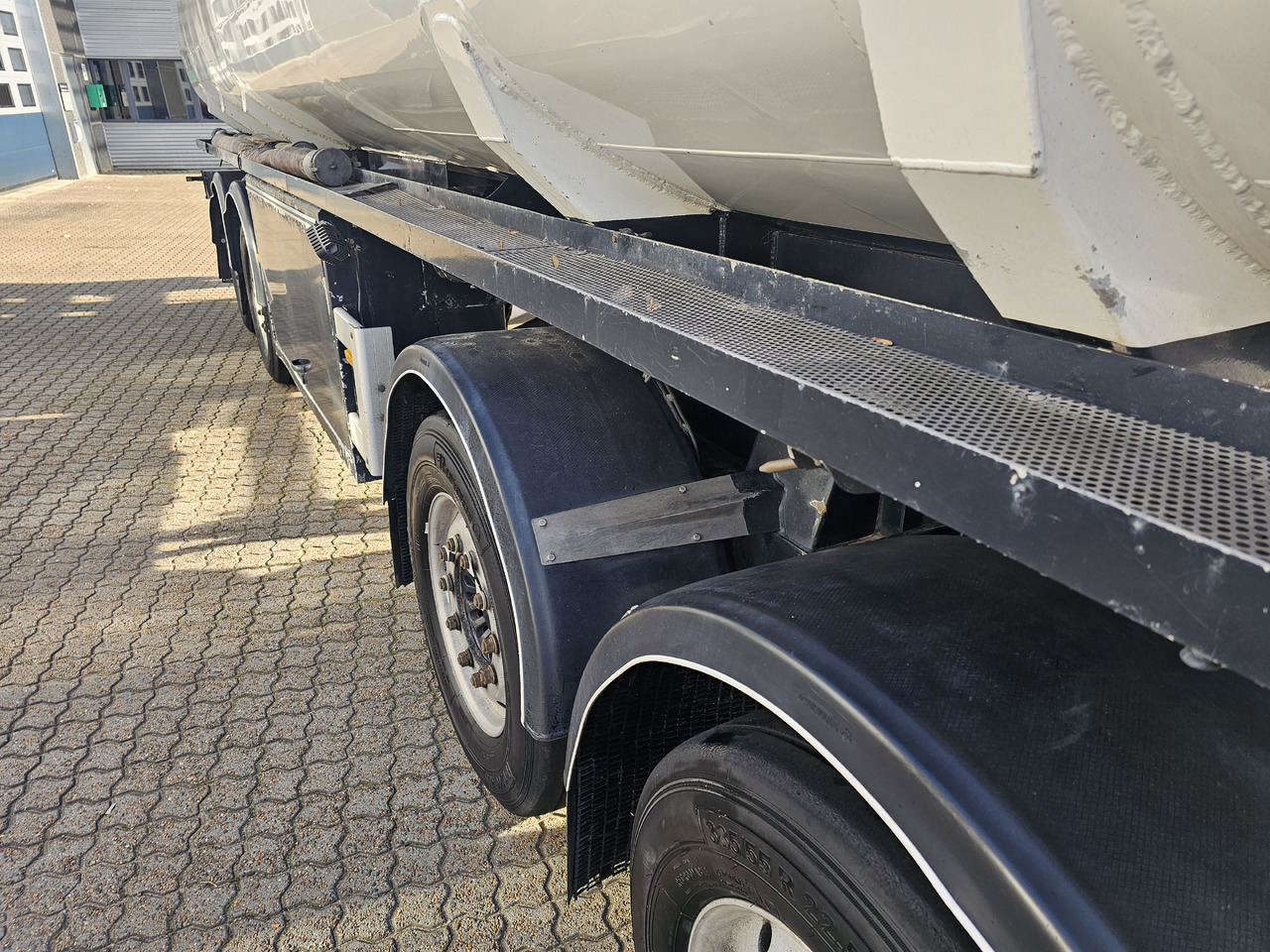 Przyczepa cysterna EUROTANK 4 Akslet: zdjęcie 9 Przyczepa cysterna EUROTANK 4 Akslet: zdjęcie 9