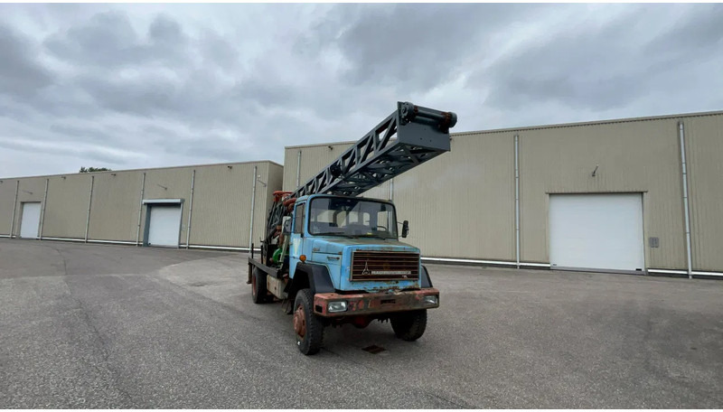 Wiertnica Bomag Iveco magirus 160D15 4x4 Bomag B300 Bohrgerat Drilling machine: zdjęcie 11 Wiertnica Bomag Iveco magirus 160D15 4x4 Bomag B300 Bohrgerat Drilling machine: zdjęcie 11