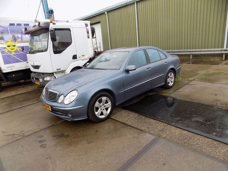 Mercedes-Benz E-Klasse 320 CDI sedan avantgarde - Samochód osobowy: zdjęcie 4 Mercedes-Benz E-Klasse 320 CDI sedan avantgarde - Samochód osobowy: zdjęcie 4