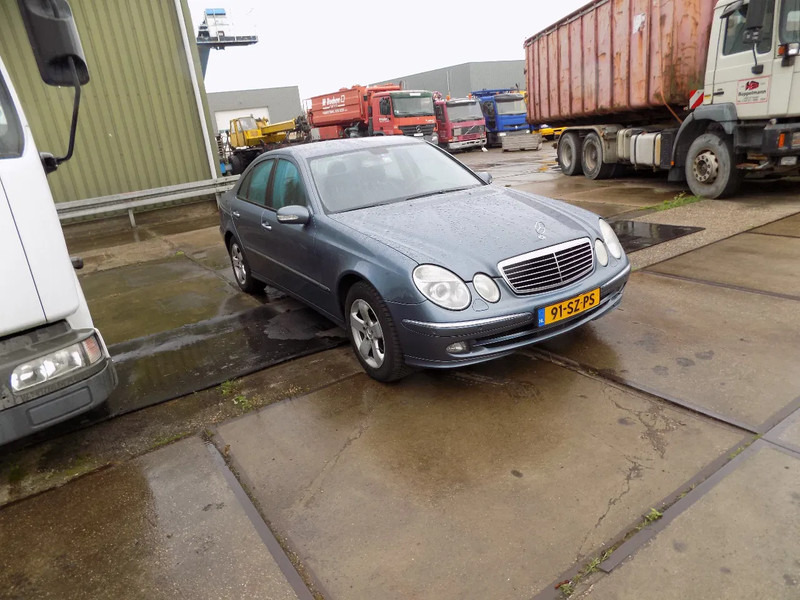 Mercedes-Benz E-Klasse 320 CDI sedan avantgarde - Samochód osobowy: zdjęcie 2 Mercedes-Benz E-Klasse 320 CDI sedan avantgarde - Samochód osobowy: zdjęcie 2