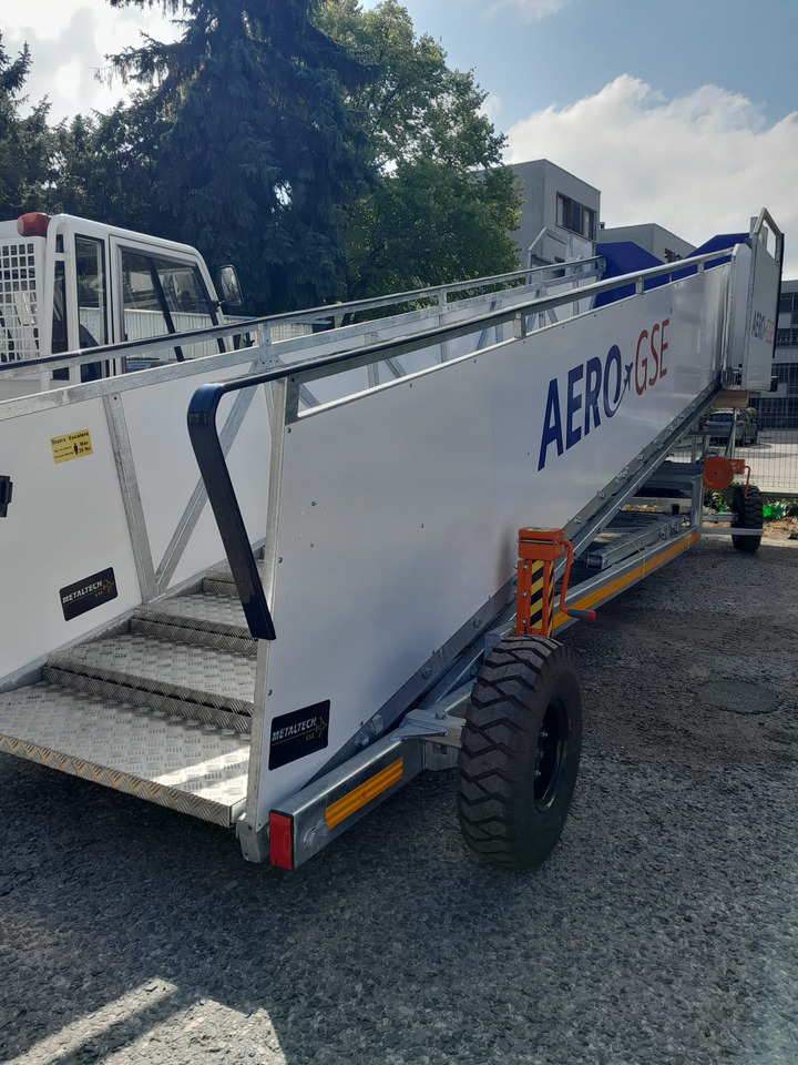 Schody pasażerskie AERO-GSE stairs Towable stairs with the pedestrian movement ( 2,4-3,8m): zdjęcie 8