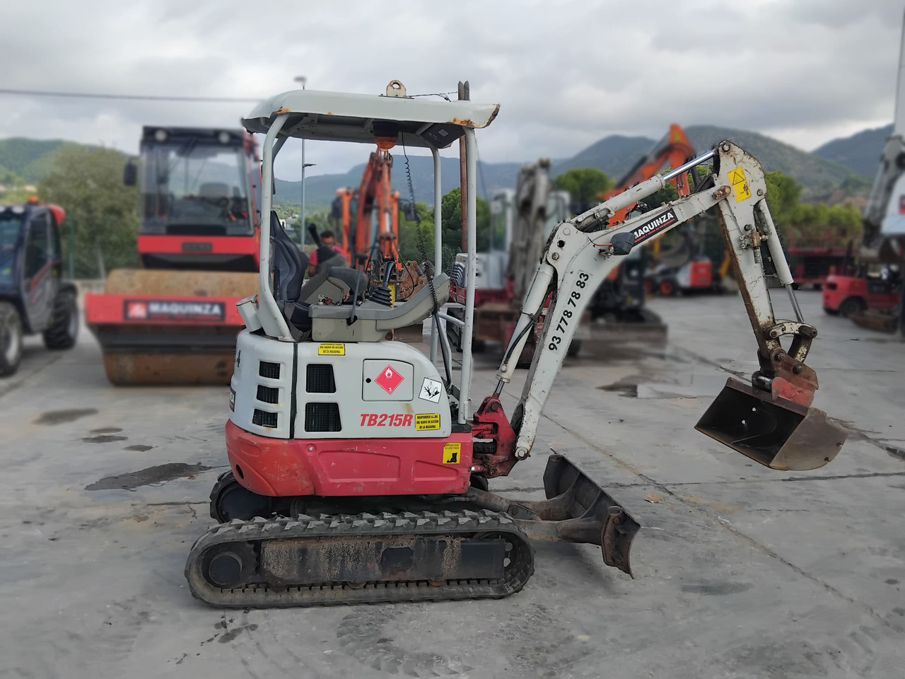 TAKEUCHI TB215R EASY - Minikoparka: zdjęcie 2 TAKEUCHI TB215R EASY - Minikoparka: zdjęcie 2
