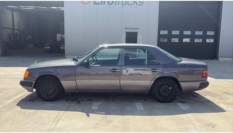 Sedan Mercedes-Benz E-Klasse 200 (GERMAN CAR / VOITURE D'ALLEMAGNE / ESSENCE / PETROL / MANUAL): zdjęcie 8