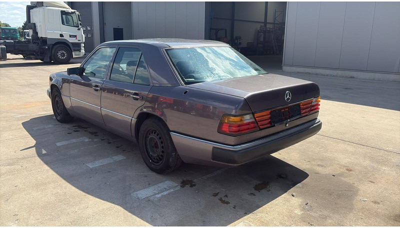 Sedan Mercedes-Benz E-Klasse 200 (GERMAN CAR / VOITURE D'ALLEMAGNE / ESSENCE / PETROL / MANUAL): zdjęcie 7