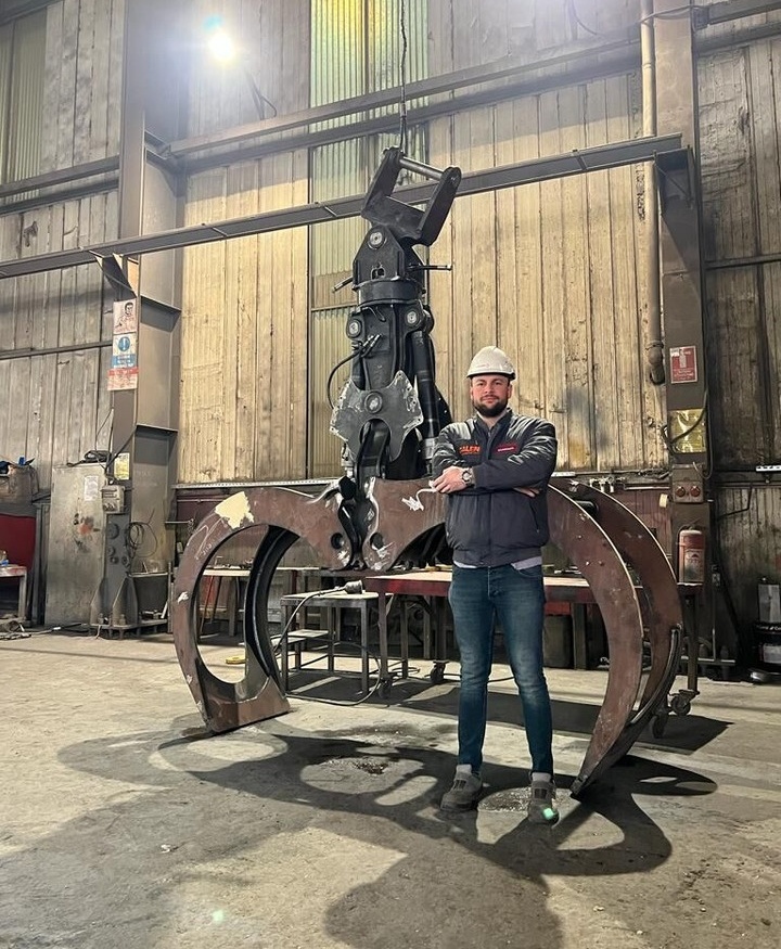 Hyundai R220 Log Grapple - Chwytak: zdjęcie 5 Hyundai R220 Log Grapple - Chwytak: zdjęcie 5